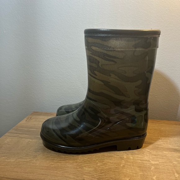 Carters size 7 toddler rain boots - Picture 8 of 11